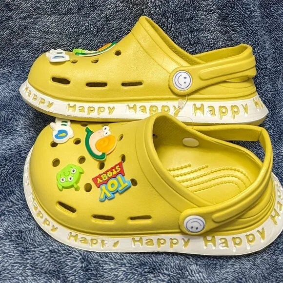 NWT Cute YELLOW Toy Story Clogs, sizes 2 to 12 years available - Picture 4 of 5